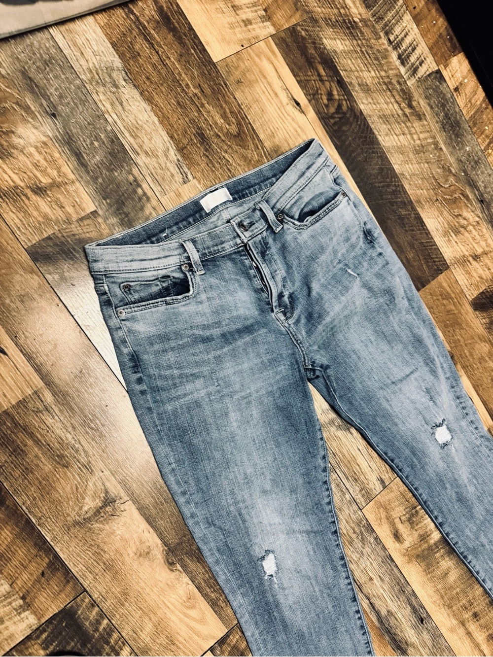 7 For All Mankind Josefina Light Blue Distressed Cropped Jeans - Picture 4 of 8